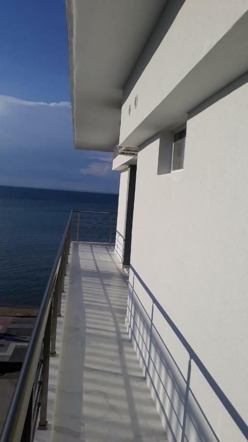 Roses Apartment Peraia  ภายนอก รูปภาพ